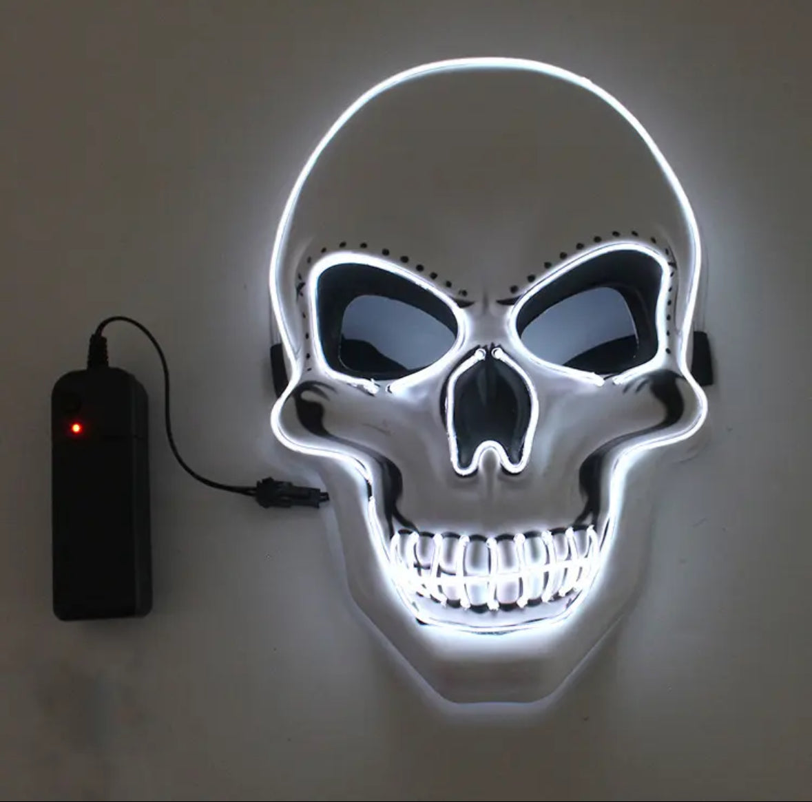 Leuchtende Totenkopf Maske aus Kunststoff für Partys | Ideal für Gruppenkostüme 14